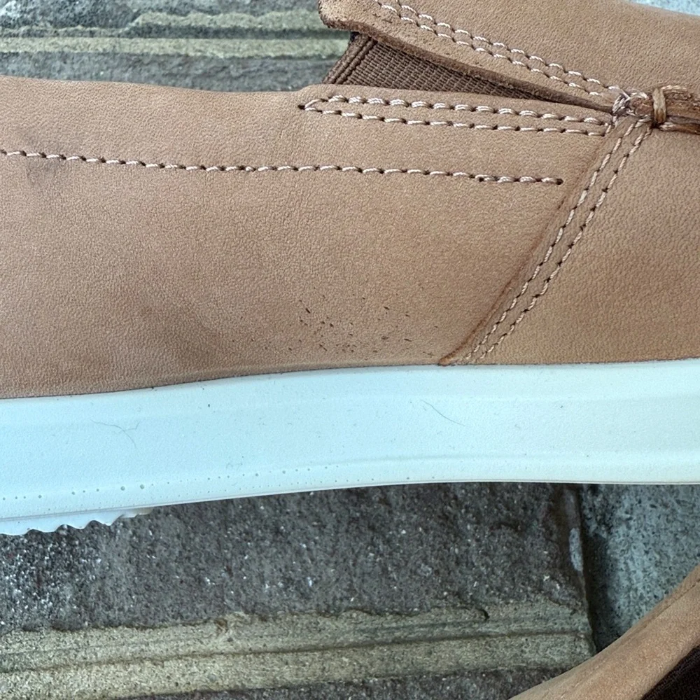 ECCO Men’s Cathum Moc Toe Slip on Sneaker. Light Brown. Size 39. NWT.
